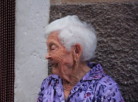 elderly woman 228955 340